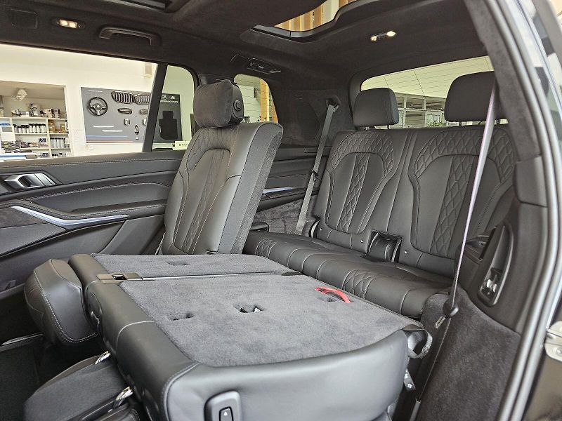 BMW X7 xDrive40d - fotka 20 z 36
