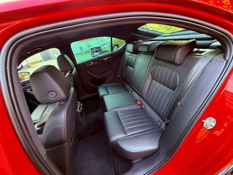 Škoda Superb 2.0 TDi DSG 4x4 L&K, ČR - fotka 15 z 40