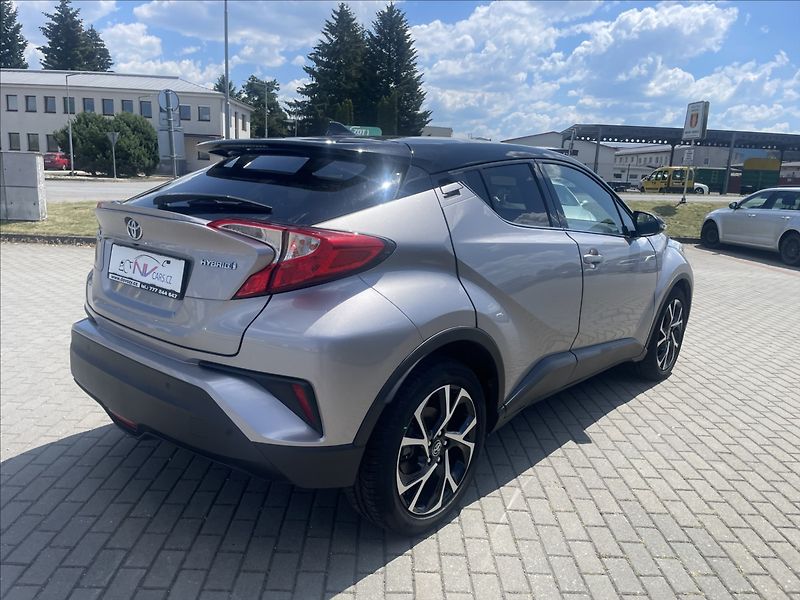 Toyota C-HR 1,8 i 72kw Hybrid e-CVT - fotka 4 z 34