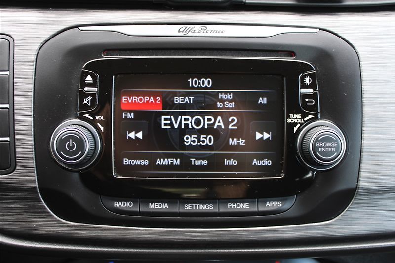 Alfa Romeo Giulietta 1,4 TB  NOVÉ V ČR,1.MAJITEL - fotka 11 z 29