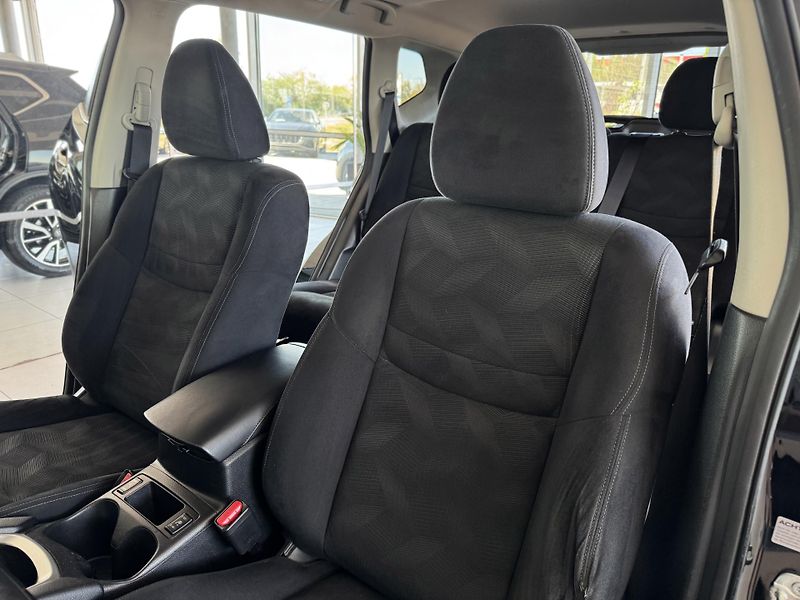 Nissan X-Trail 1,6dCi 96kW*AUT*360kam*Panoram - fotka 15 z 35