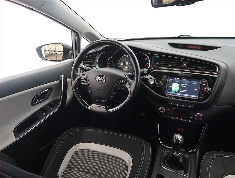 Kia Ceed (2015) 1.6 CRDi, Navi, Xenony - fotka 7 z 23