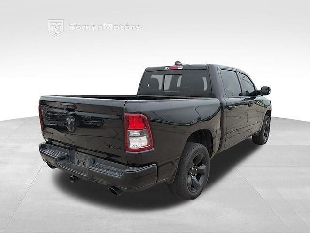 Dodge RAM (2019) Big Horn HEMI, Night, 19 - fotka 8 z 9