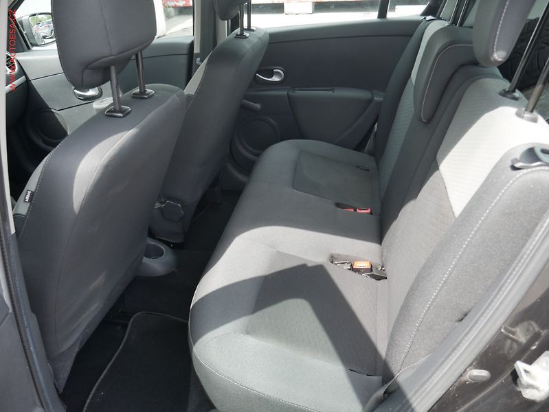 Renault Clio (2011) 1.2i, AC, temp - fotka 9 z 18