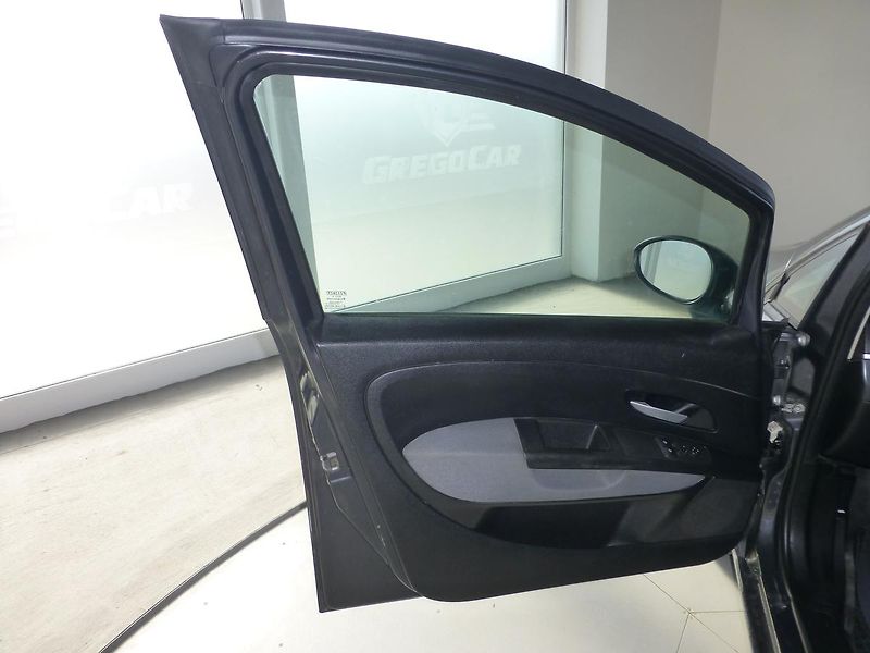 Fiat Punto (2008) 1,3JTD*KLIMATIZA*+SADA ALU KOL - fotka 9 z 24