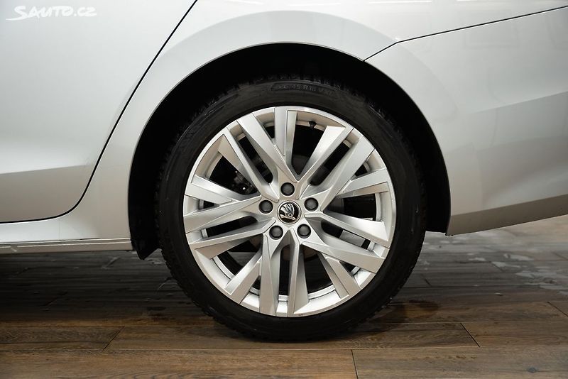 Škoda Octavia 2.0 TDI First Edition Ultimate - fotka 20 z 23