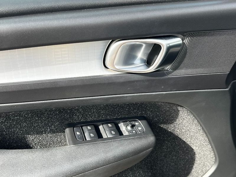 Volvo XC40 Momentum Pro T3 FWD 120kW - fotka 21 z 23