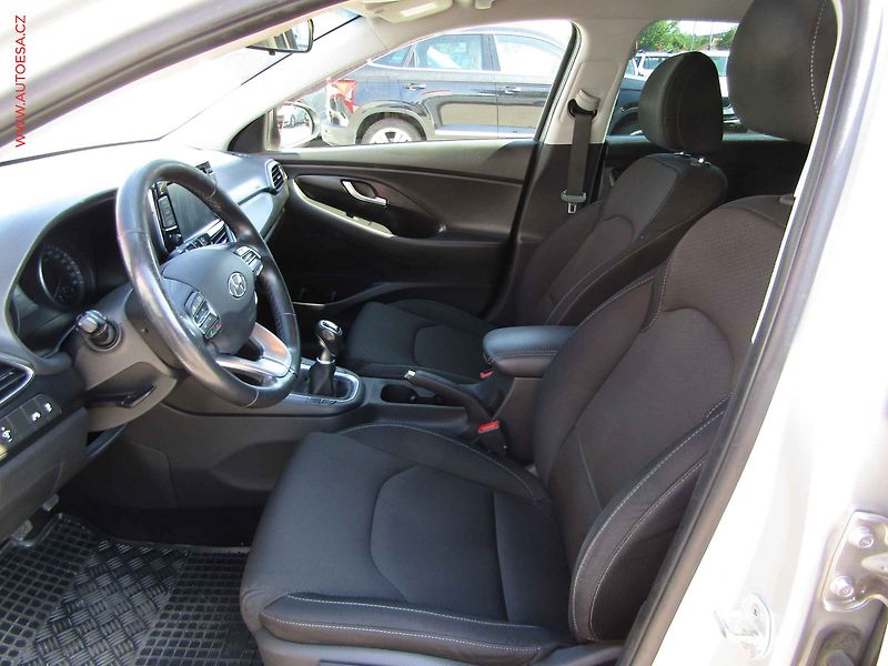 Hyundai i30 (2018) 1.4 T-GDi, 2.maj,ČR, AC - fotka 9 z 18