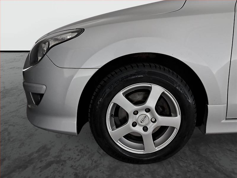 Hyundai i30 (2011) 1.4 CVVT, LPG, ČR,1.maj - fotka 15 z 17