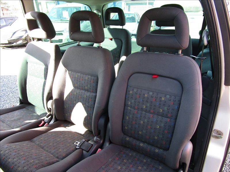 Volkswagen Sharan 1.9TDi aut. klima, 7 míst - fotka 26 z 43