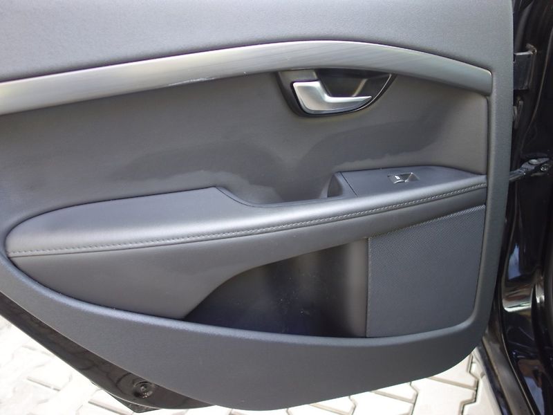 Volvo V70 (2015) 2.0D4 133kW 8A DRIVE - fotka 27 z 39