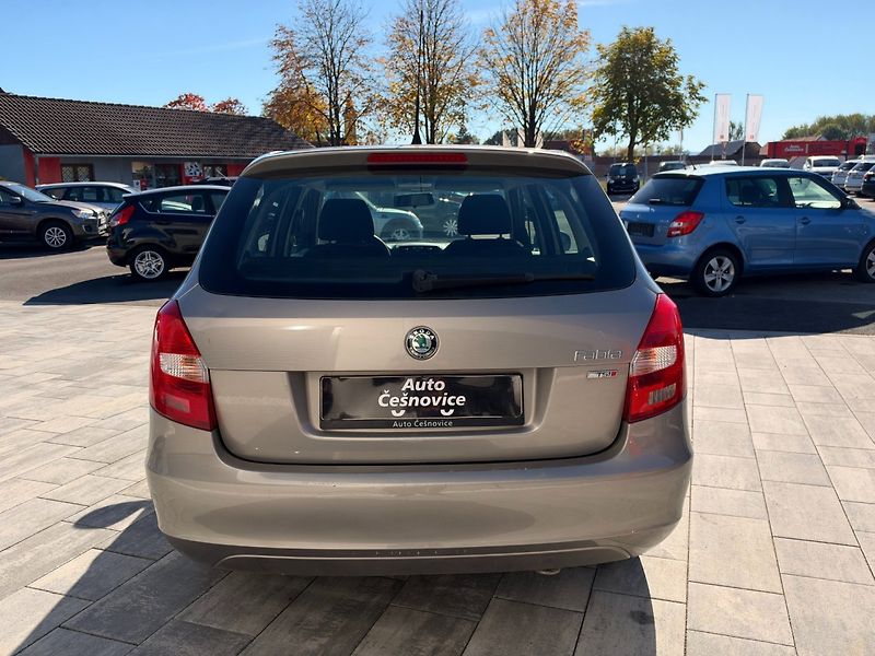 Škoda Fabia (2011) 1.2TSI 77kW Ambition+ - fotka 6 z 28