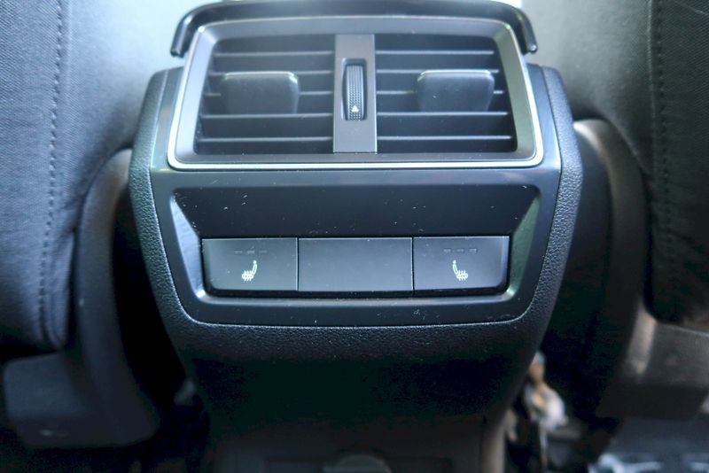 Škoda Karoq (2025) Top Selection 1,5 TSi/110 kW D - fotka 18 z 33
