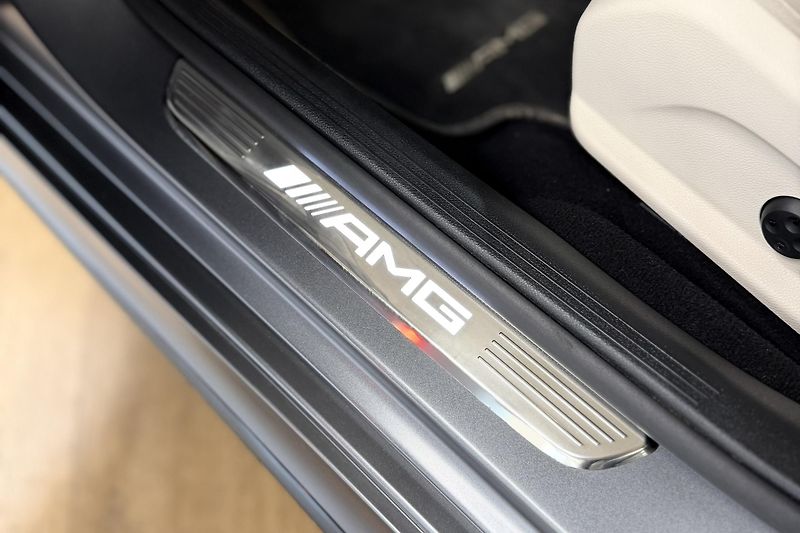 Mercedes-Benz Třídy E (2021) E 63s AMG 4Matic+ V8 Biturbo - fotka 18 z 124