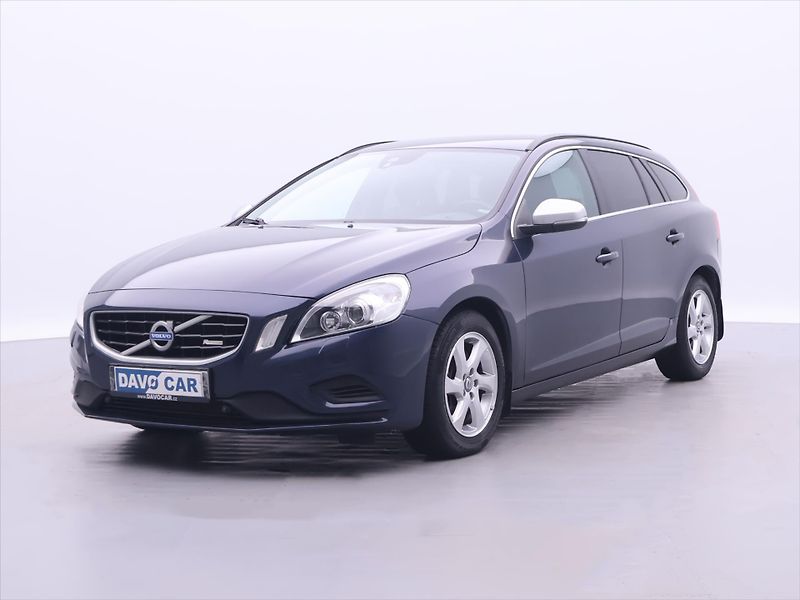 Volvo V60 2,4 D4 V5 120kW AWD R-design - fotka 3 z 27
