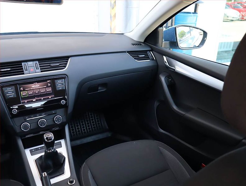 Škoda Octavia (2018) 1.0 TSI, Tempomat - fotka 8 z 21