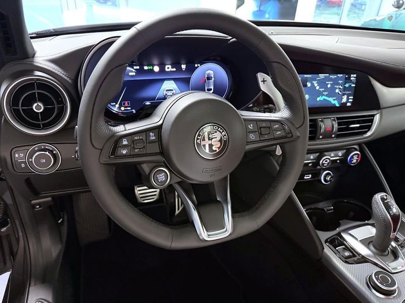Alfa Romeo Giulia (2026) 2.0T 280k AT8 ZF Q4 4x4 Veloce - fotka 17 z 22