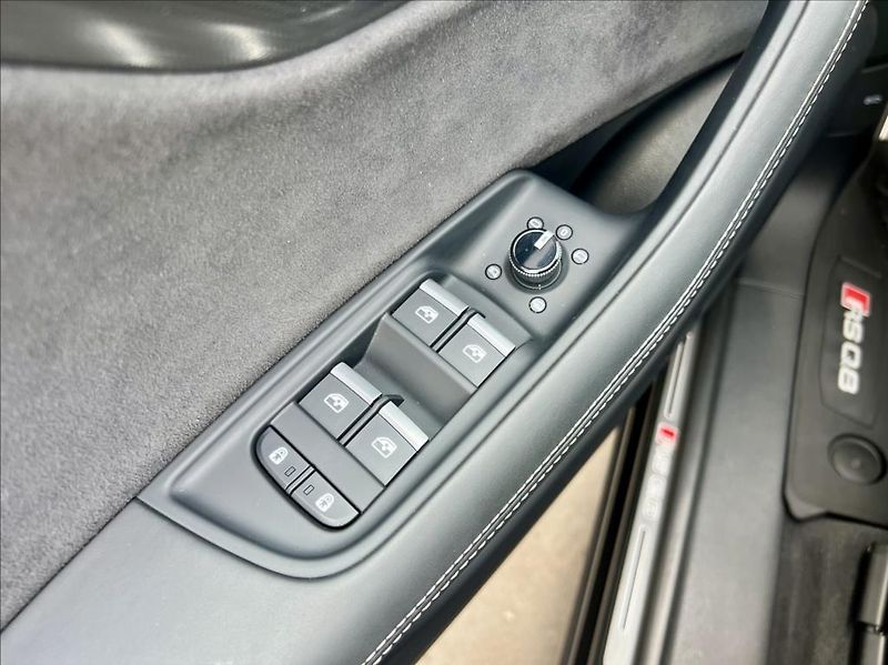 Audi RS Q8 4,0 TFSi QUATTRO MATRIX záruka - fotka 39 z 46