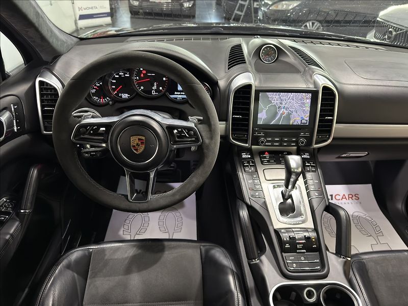 Porsche Cayenne 3,0   D VZDUCH PANO BOSE 360 - fotka 25 z 44