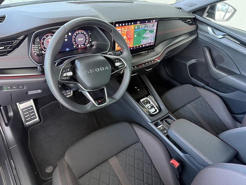 Škoda Octavia Combi DSG 2,0 TSi 195 kW RS - fotka 6 z 26
