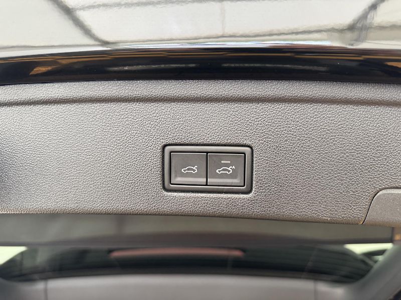 Volkswagen Touareg 3.0Tdi*1-MAJ*DPH*R-LINE*HUD* - fotka 17 z 49