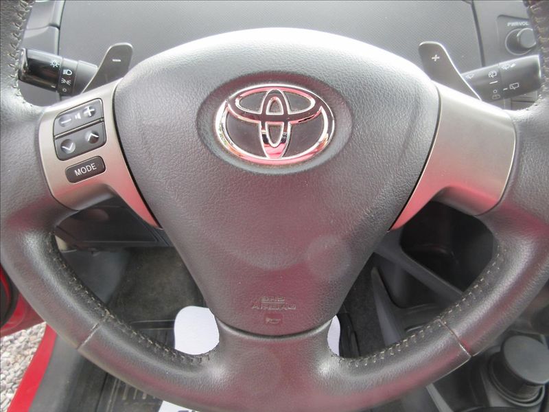 Toyota Yaris 1,3 VVTi Automat - fotka 9 z 14
