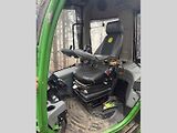 Vyvážecí stroj John Deere 1010E.