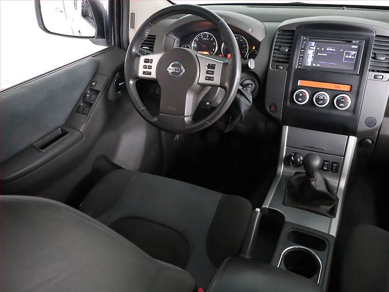 Nissan Navara (2015) 2.5 D, 4X4, Serv.kniha, Navi - fotka 7 z 20