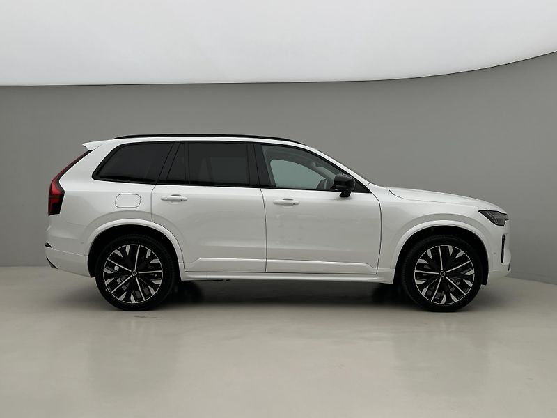 Volvo XC90 (2026) B5 AWD DARK PLUS - fotka 14 z 47