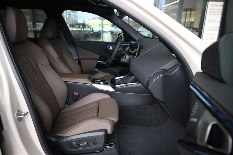BMW X3 xDrive 40d - fotka 13 z 18