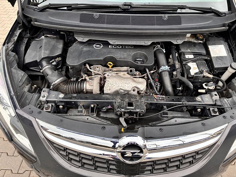 Opel Zafira Tourer 2.0CDTi 125kW AT 7MÍST - fotka 25 z 29