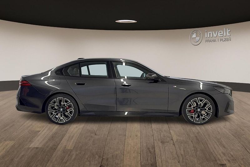 BMW Řada 5 540d xDrive Sedan - fotka 2 z 13