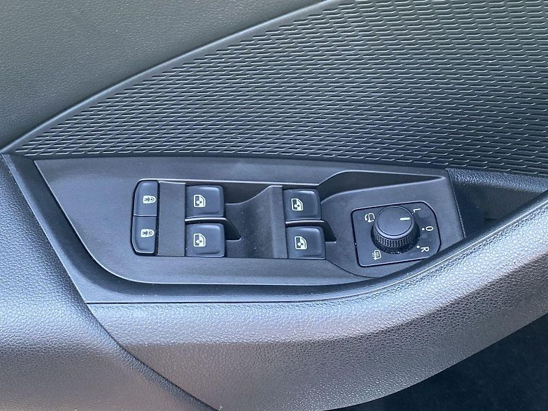 Škoda Octavia (2023) Combi 1.5 TSI M-HEV DSG Style+ - fotka 11 z 36