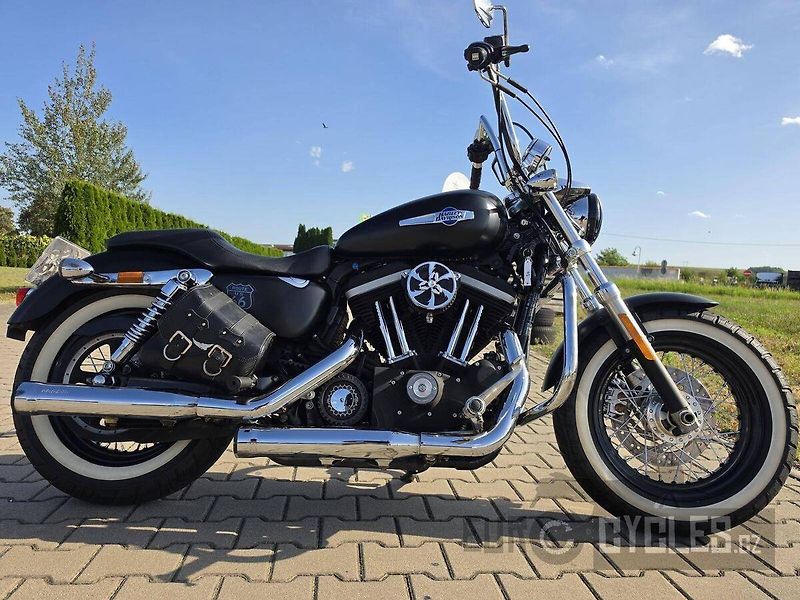 Harley-Davidson (2012) XL 1200 CB Sportster Custom Li - fotka 7 z 20