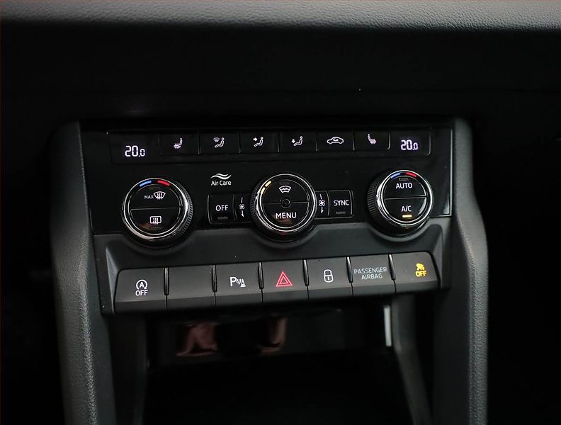 Škoda Karoq (2020) Style 1.6 TDI, ČR,1.maj - fotka 10 z 17