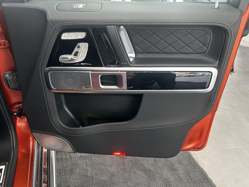 Mercedes-Benz Třídy G (2023) G 500 Manufaktur Orange AMG  - fotka 13 z 20