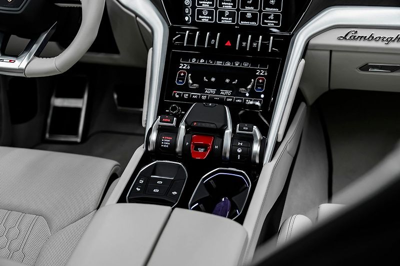 Lamborghini Urus - fotka 18 z 34