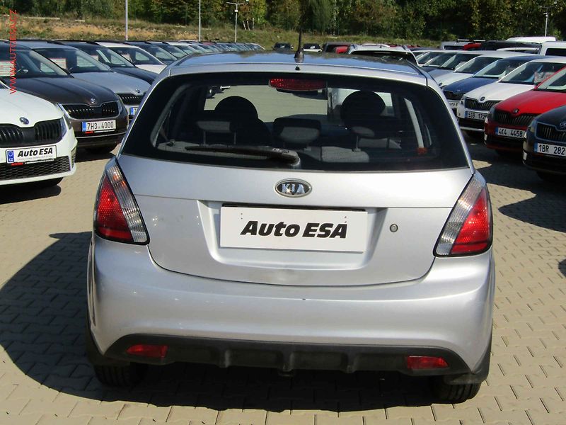 Kia Rio (2012) 1.4i, ČR, AC - fotka 5 z 17