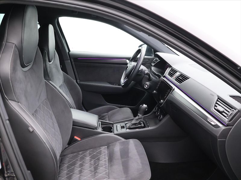 Škoda Superb 2,0 TDI 140kW DSG Sportline - fotka 12 z 36