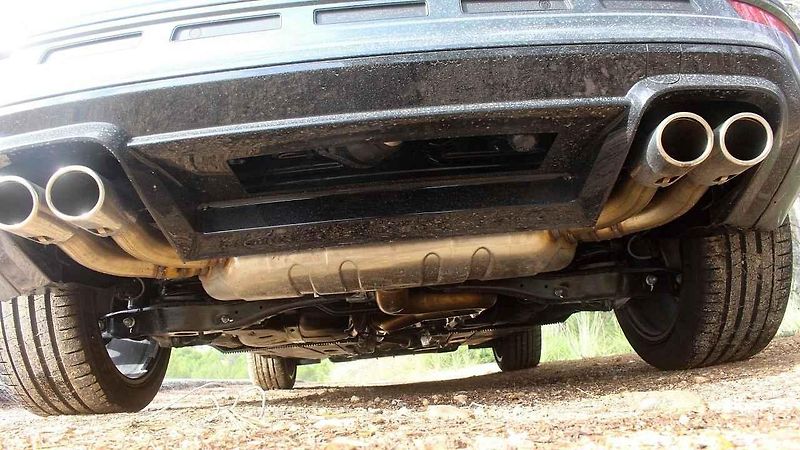 Auto poskytuje dostatek řidičské zábavy
