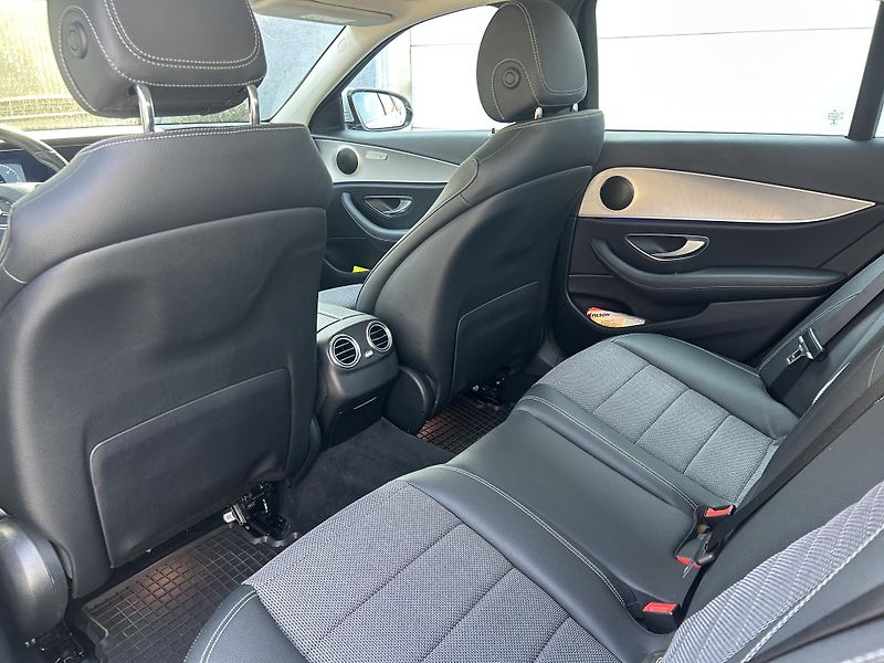 Mercedes-Benz Třídy E E 350d 190kW nové v ČR 58639km - fotka 35 z 61