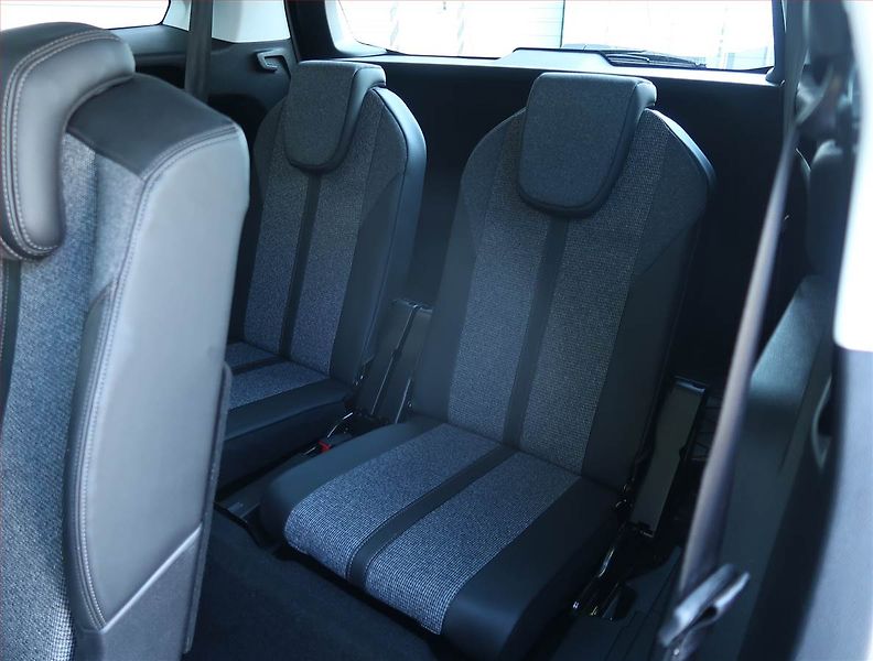 Peugeot 5008 (2019) 1.5 BlueHDi - fotka 21 z 25
