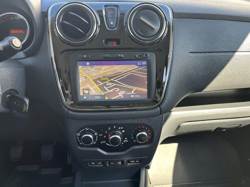 Dacia Lodgy (2017) 1,6SCe 75 kW Arctica 7 míst LP - fotka 12 z 24