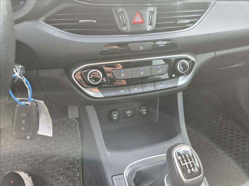 Hyundai i30 1,0 T-GDI  SMART - fotka 17 z 30