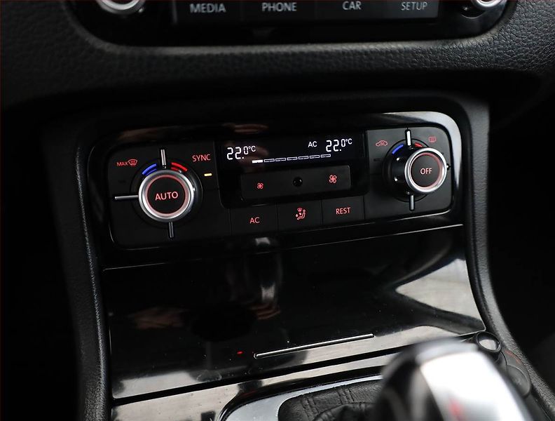 Volkswagen Touareg (2012) 3.0 TDI, 4X4, Automat - fotka 10 z 17