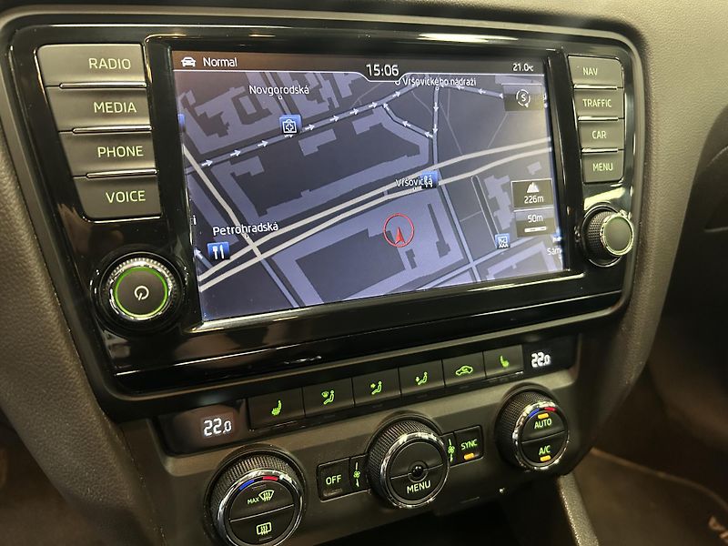 Škoda Octavia (2016) 2.0TDi L&K DSG Bi-X ACC Canton - fotka 18 z 34