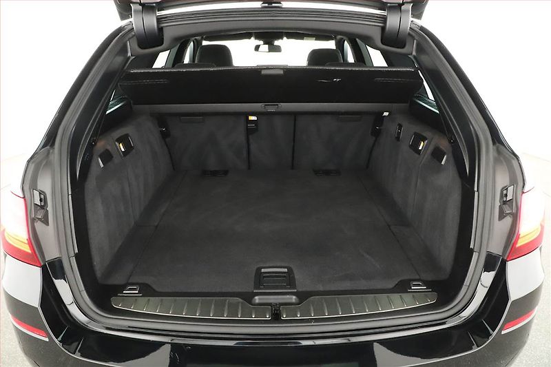BMW Řada 5 (2017) M Sport 530d, Automat - fotka 19 z 20