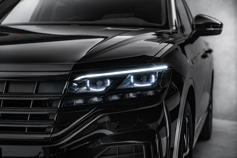 Volkswagen Touareg R-line 4M Vzduch IQ Ergo - fotka 9 z 24