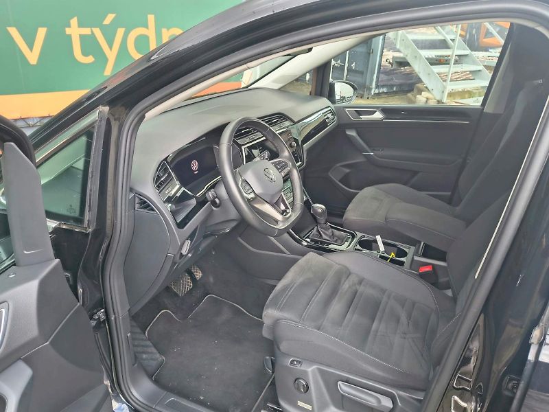 Volkswagen Touran (2023) HIGHLINE 2.0TDI 110KW DSG ZÁRU - fotka 17 z 23