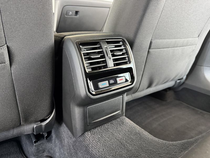 Volkswagen Passat Variant 2,0TDI DSG 140kW*Masáž*Kam*Taž - fotka 32 z 37